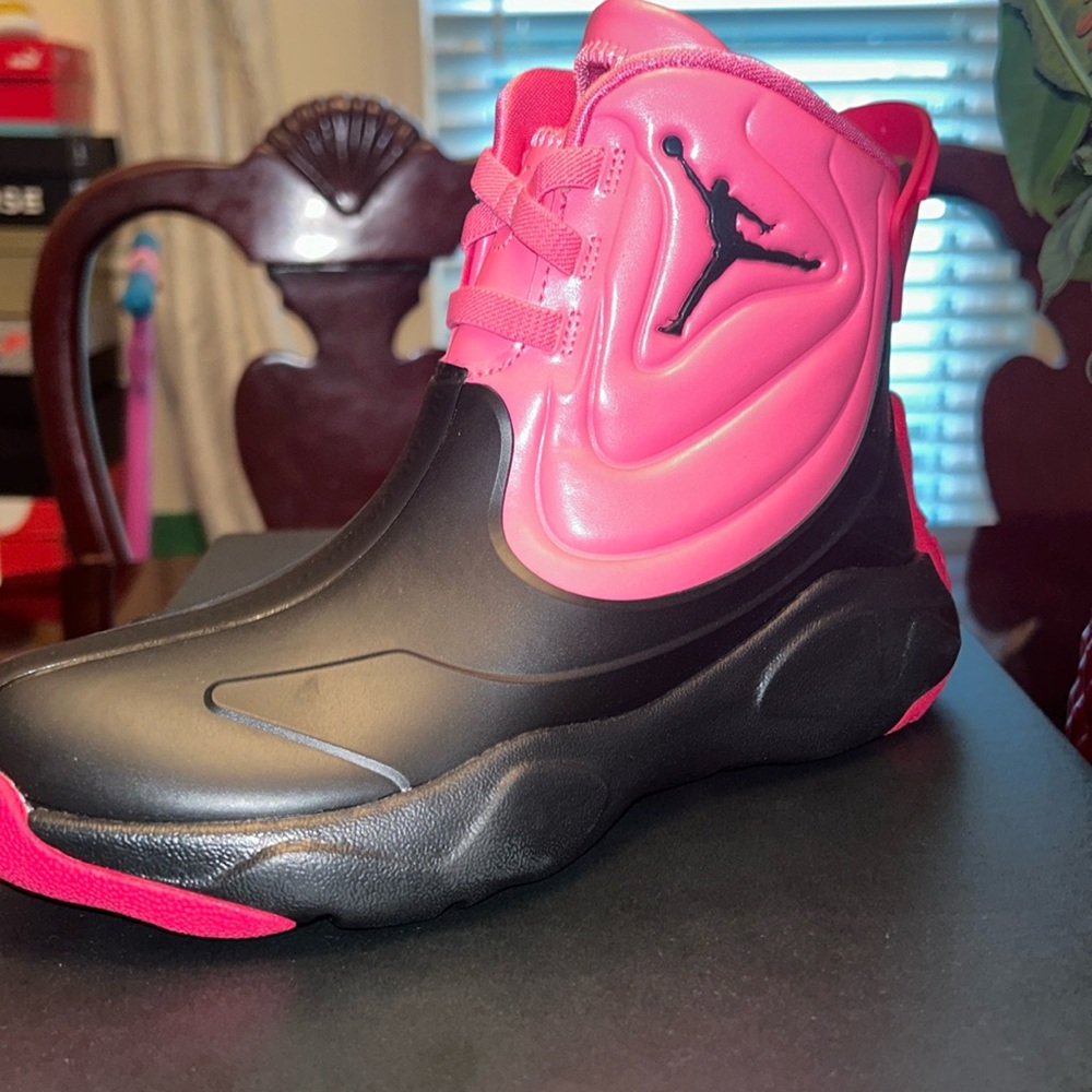 Girls Jordan Drip size 3y